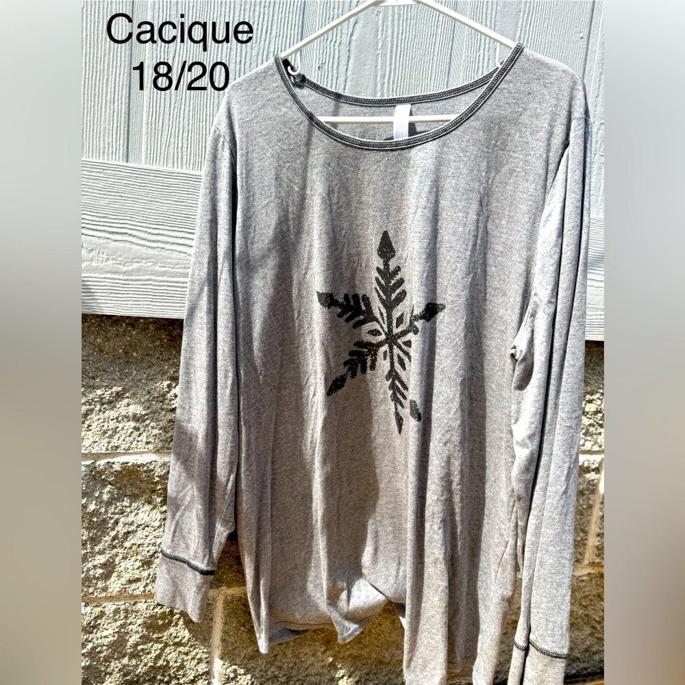 Cacique Gray Long Sleeve Graphic Tee